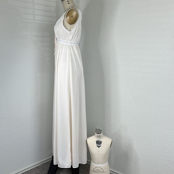 VTG Miss Elaine V Neck Chest Tie Sheer Lace Maxi Night Gown - Picture 3 of 6